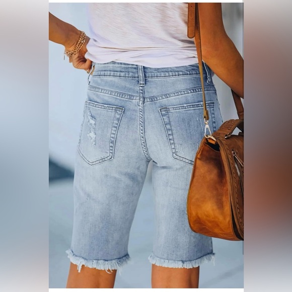 Women's Ripped Mid-Rise Denim Bermuda Shorts Frayed
Stretch Jean Shorts, XXL - Picture 3 of 9